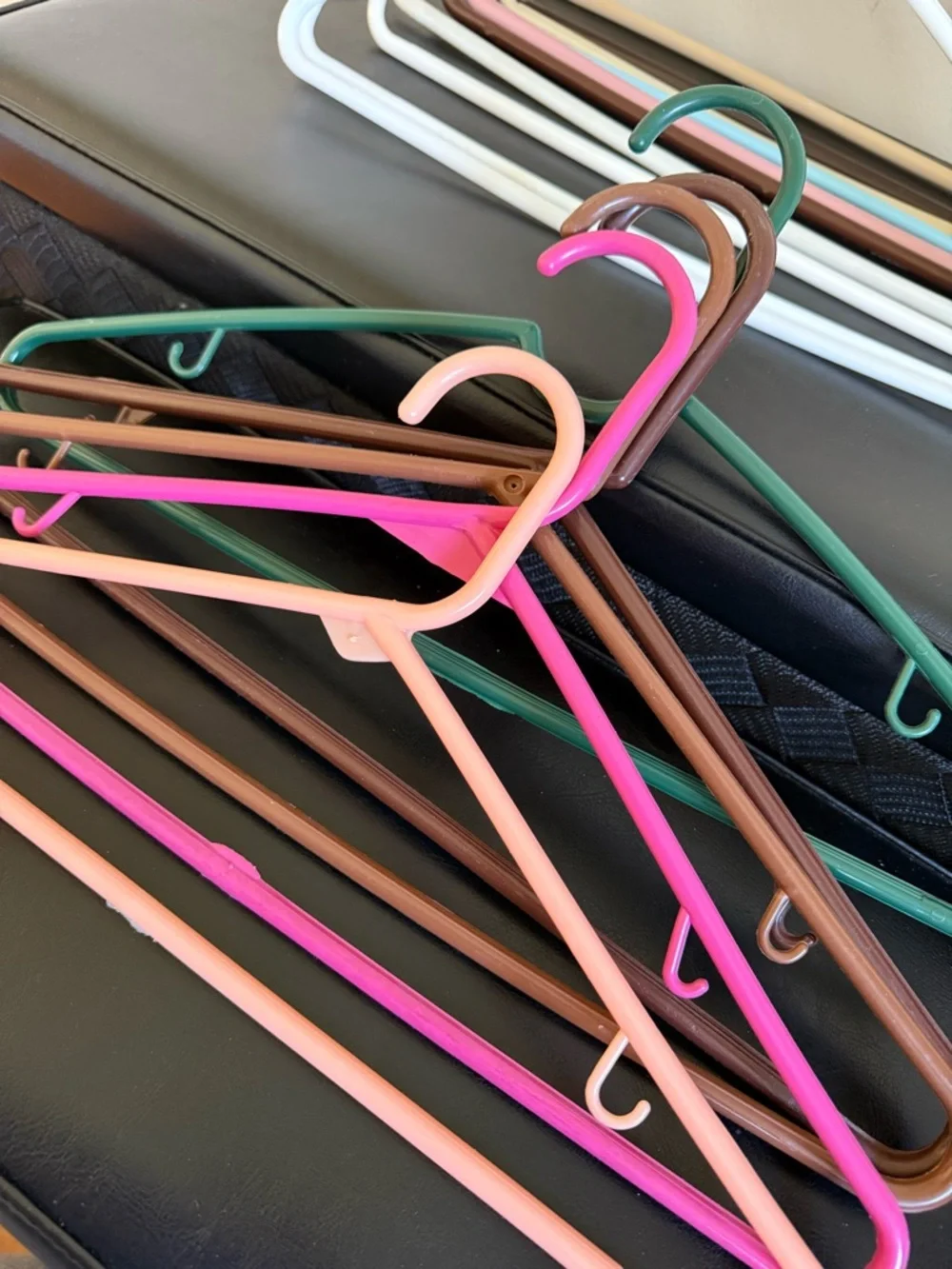 15Pack Mix Plastic Hangers Notched Durable Clothes Storage Organizer Multicolor